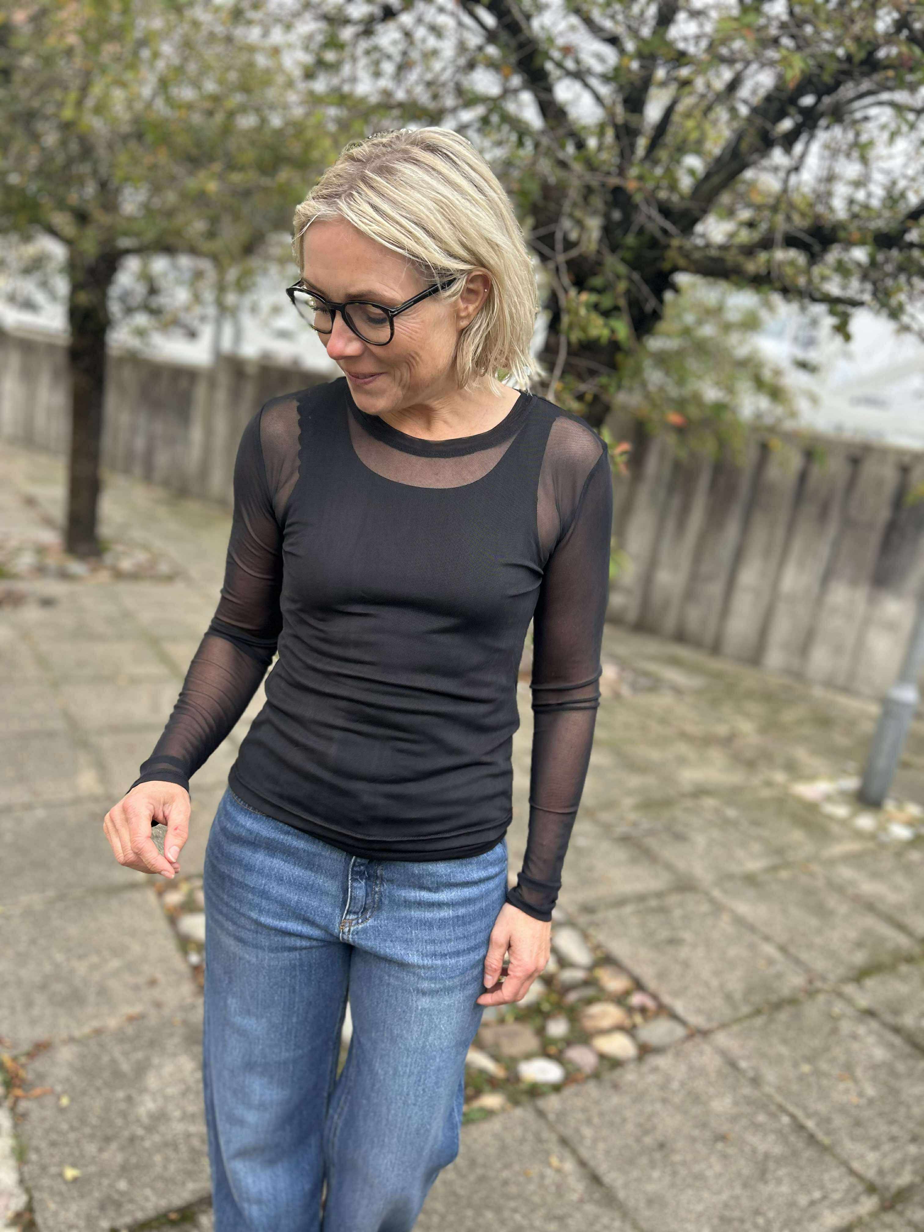 VMLOVA Top - Black